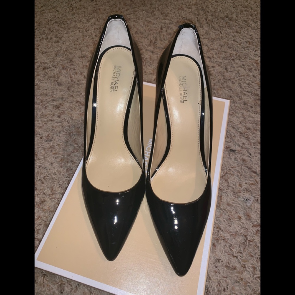 MICHAEL KORS PATENT LEATHER HEELS